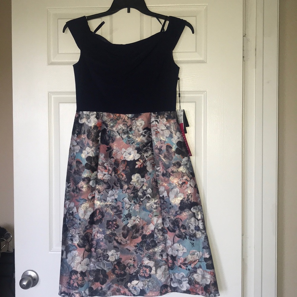 Adrianna Papell with pockets